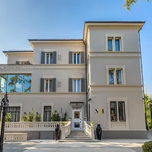κάντε κράτηση εδώ