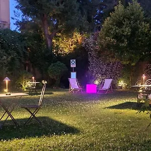 Bed & Breakfast Riari Garden